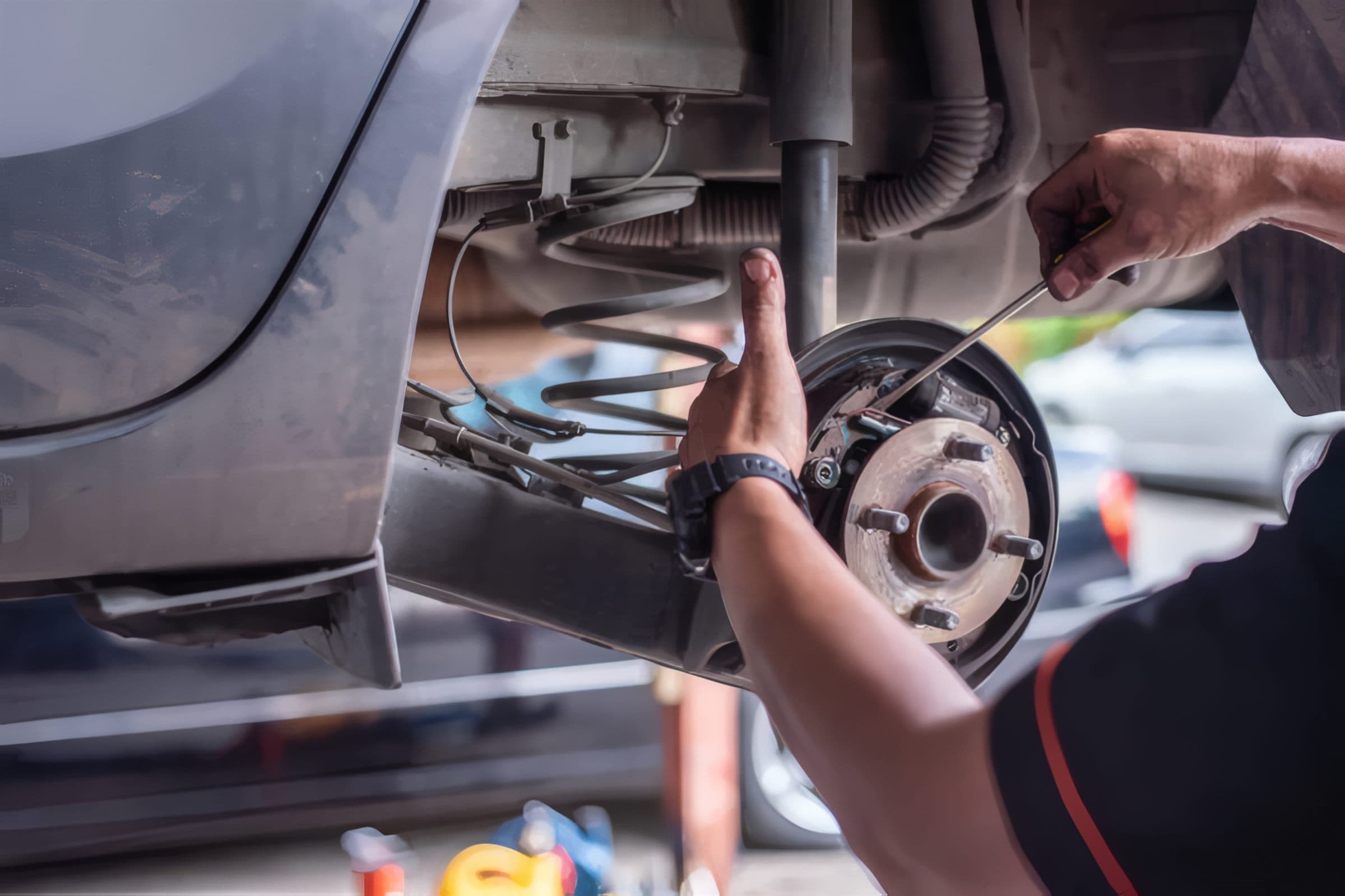 Hamulce i zawieszenie - usługa pokazana na stronie Warsztat Na Czas dla branży mechanik samochodowy w Poznań. Kontrola i wymiana elementów odpowiedzialnych za bezpieczeństwo jazdy oraz stabilność auta.